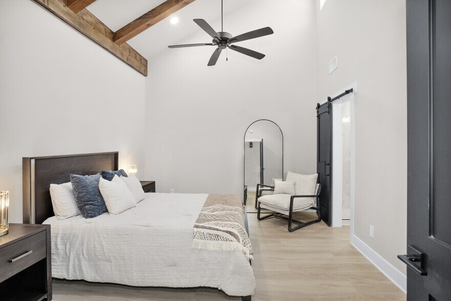 More Photos Of 17578 Highway 105, Montgomery Hotel For Sale