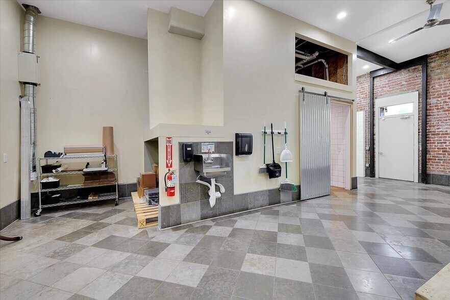 More Photos Of 228 1st St, Marysville Storefront Retail Residential For Sale