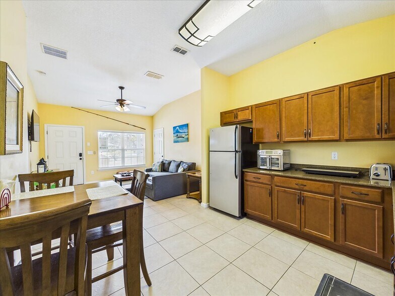 More Photos Of 100 Pilothouse Ct, Palatka Multifamily For Sale