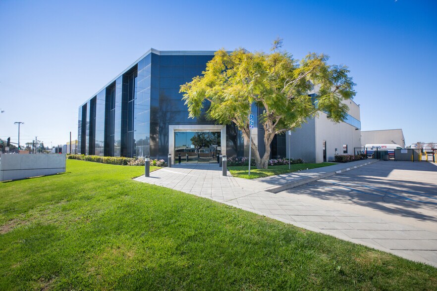 Primary Photo Of 3220 S Fairview St, Santa Ana Warehouse For Lease