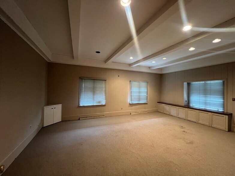 More Photos Of 387 Clinton Ave, Bridgeport Office Residential For Sale