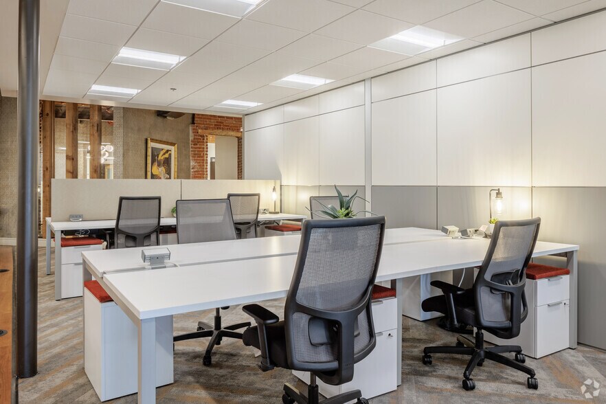 More Photos Of 1512 Curtis St, Denver Coworking Space