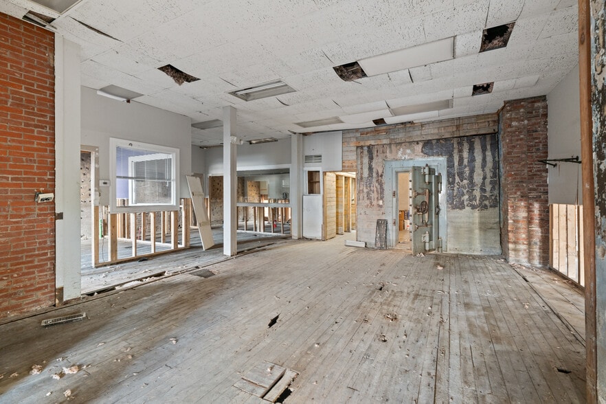More Photos Of 101 St Clair St, Frankfort Loft Creative Space For Sale