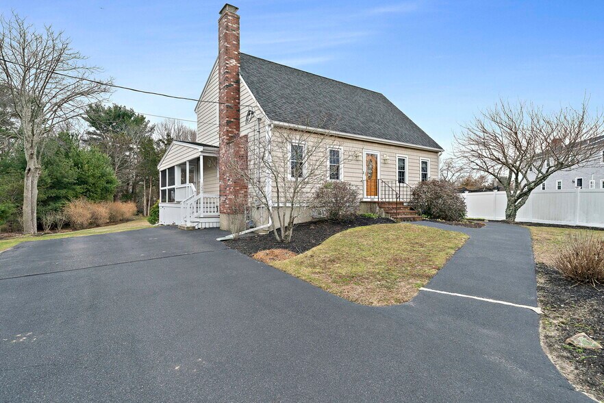 Primary Photo Of 1221 Ocean St, Marshfield Flex For Sale
