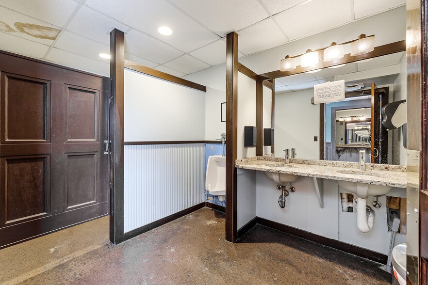 More Photos Of 120 S Park St, Traverse City Restaurant For Sale