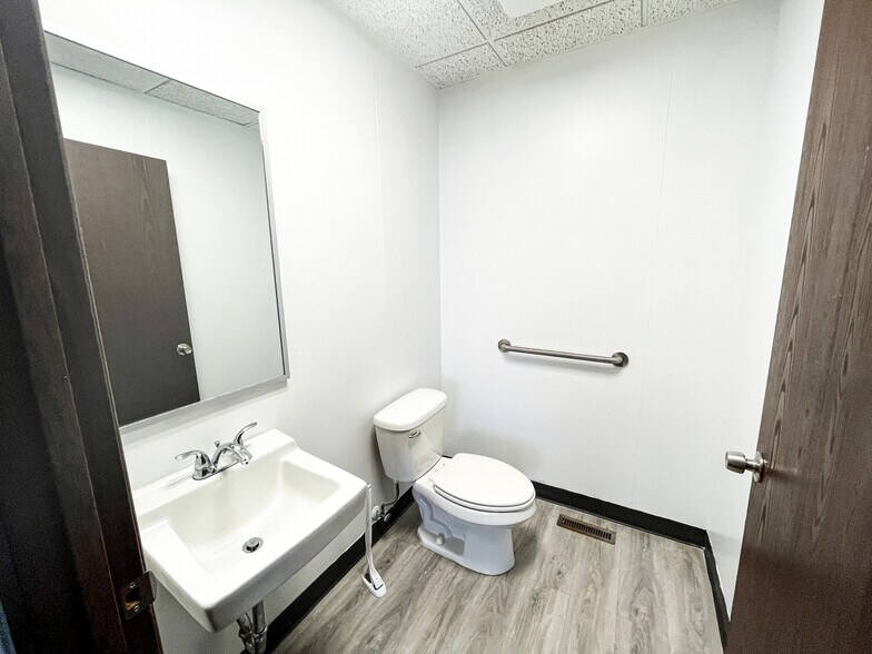 More Photos Of 5265 W Pierson Rd, Flushing Medical For Sale