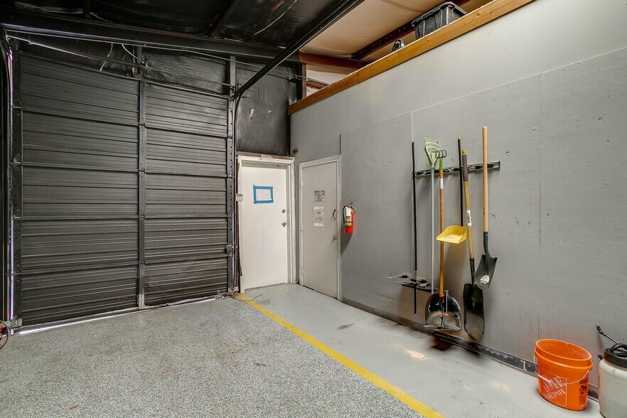 More Photos Of 110 Gotcher Ave, Lake Dallas Warehouse For Sale