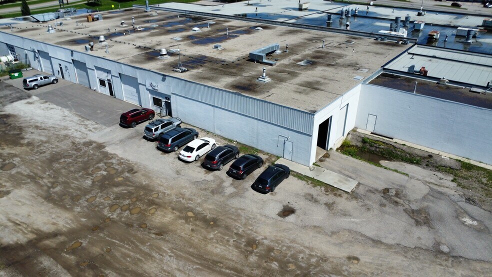 More Photos Of 1201 42nd Ave SE, Calgary Service For Lease