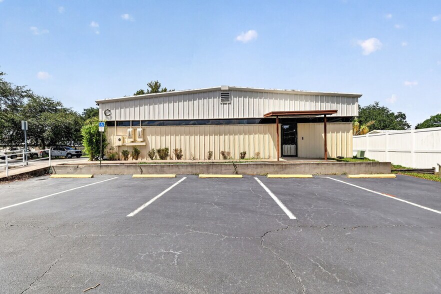 More Photos Of , Tavares Office For Sale