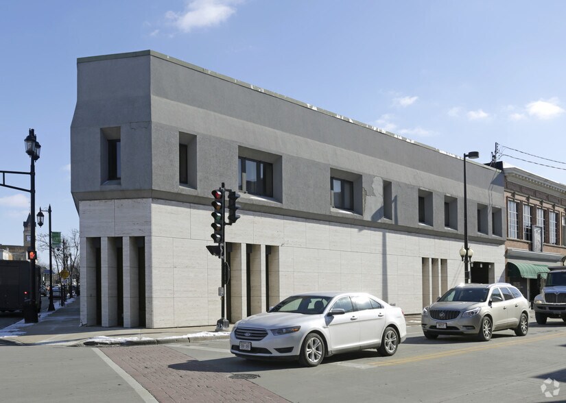 More Photos Of 105 E Wisconsin Ave, Oconomowoc Office For Sale