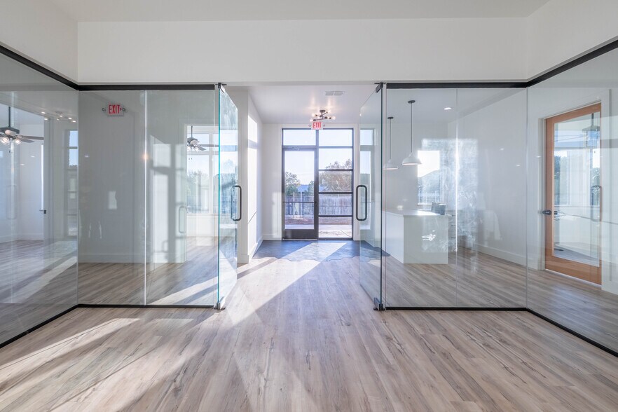 More Photos Of 8343 Upland Ave, Lubbock Office For Sale