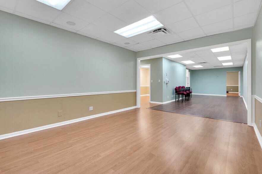 More Photos Of 2240 Palm Beach Lakes Blvd, West Palm Beach Office For Sale