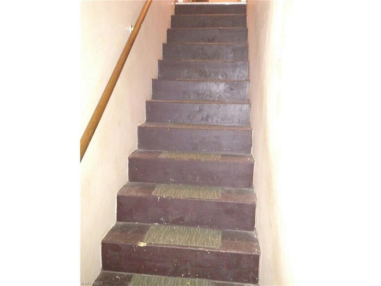 More Photos Of 829 Prospect Cir, Ashtabula Apartments For Sale