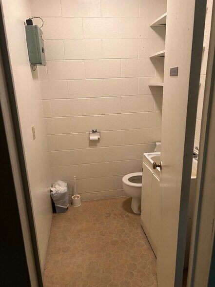 More Photos Of 205 E 16th St, Alma Office For Sale