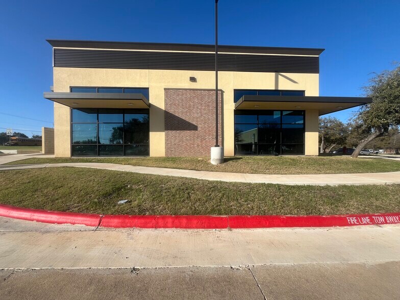 More Photos Of 1100 N Bagdad Rd, Cedar Park General Retail For Lease