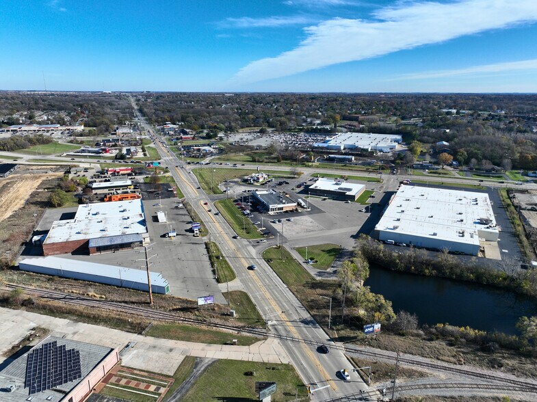 More Photos Of 1519 E Riverside Blvd, Loves Park General Retail For Lease