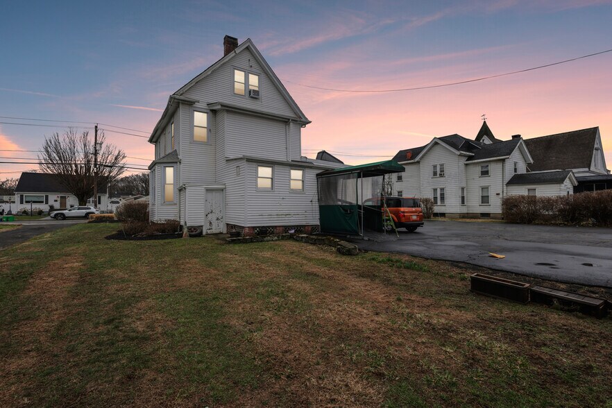 More Photos Of 43 E Main St, Stony Point Specialty For Sale