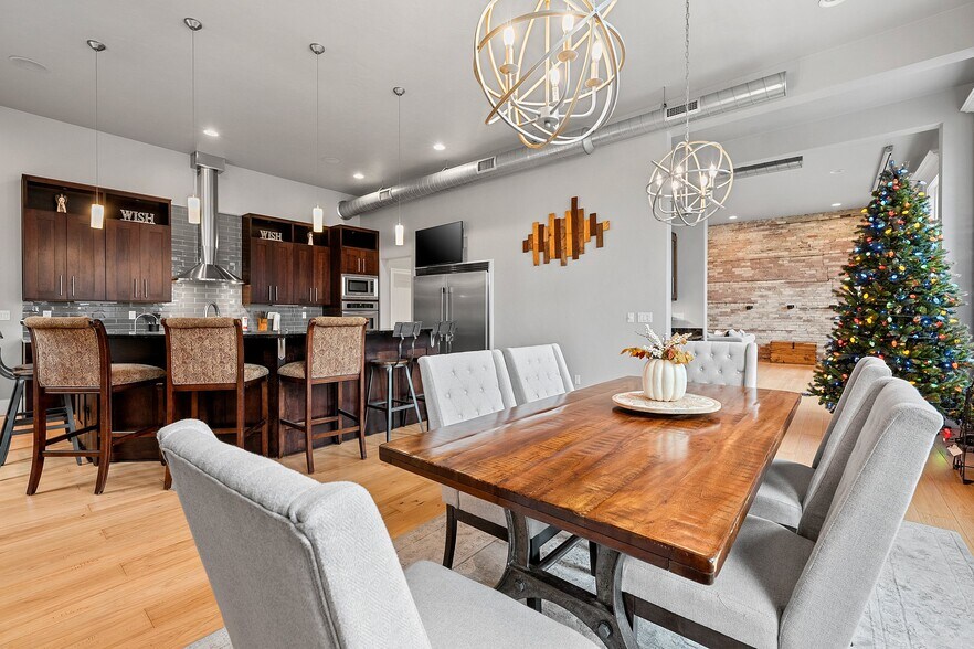 More Photos Of 408 Dousman St, Green Bay Storefront Retail Residential For Sale