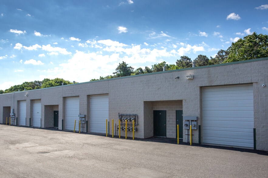 More Photos Of 850 Lincoln Ave, Bohemia Warehouse For Lease