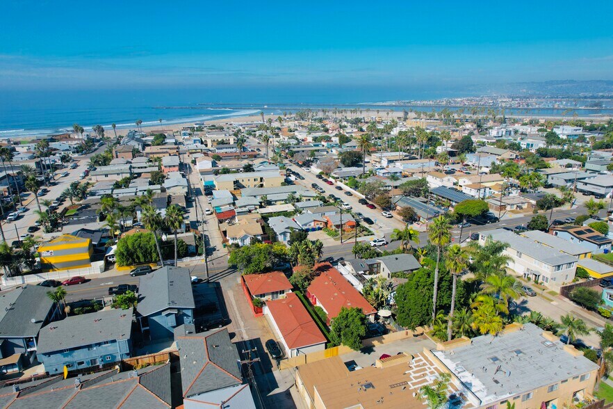 More Photos Of 2073-2081 Bacon St, San Diego Apartments For Sale