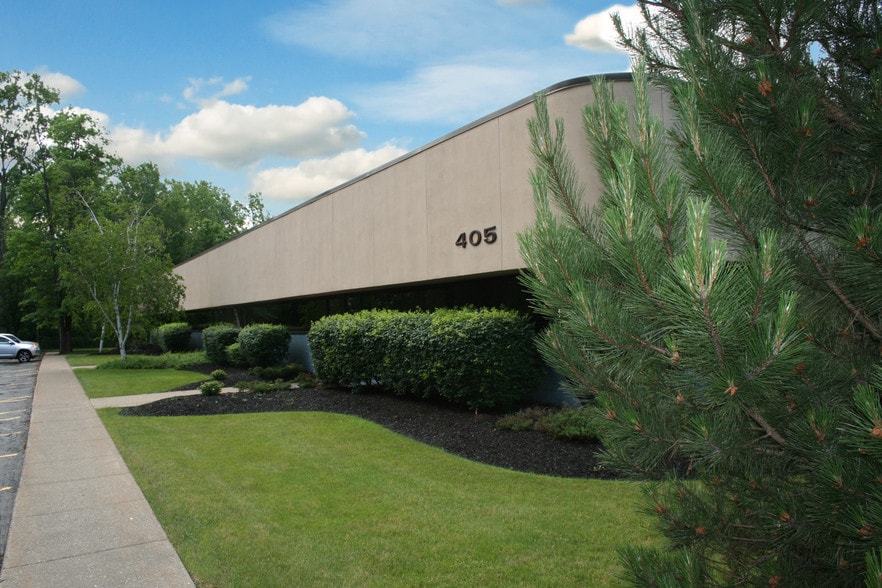 More Photos Of 405 N French Rd, Amherst Light Distribution For Lease