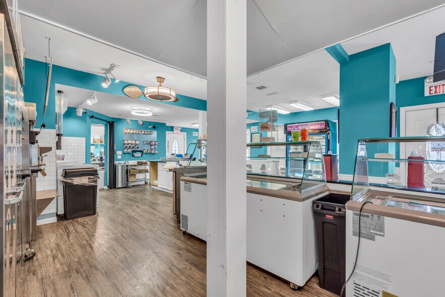 More Photos Of 59 N Main St, Manahawkin Freestanding For Sale