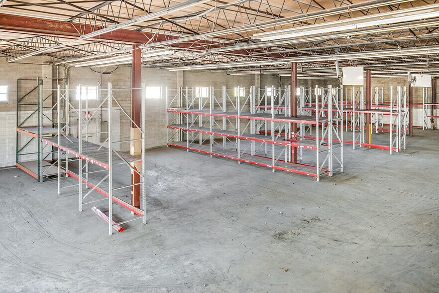 More Photos Of 317 New South Rd, Hicksville Warehouse For Lease