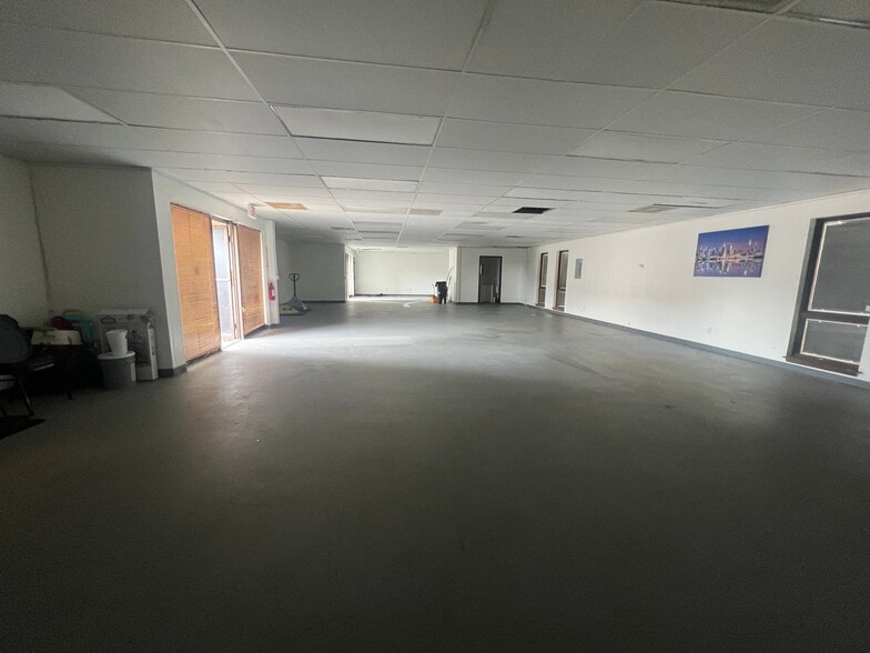 More Photos Of 7814 NW 94th St, Oklahoma City Office For Sale