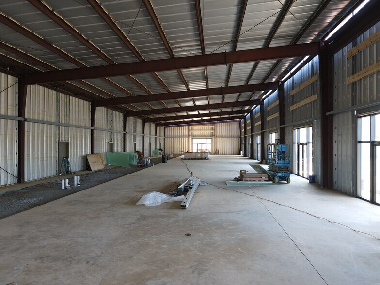 More Photos Of 110 Whitewood Blvd, Johnson City General Retail For Lease