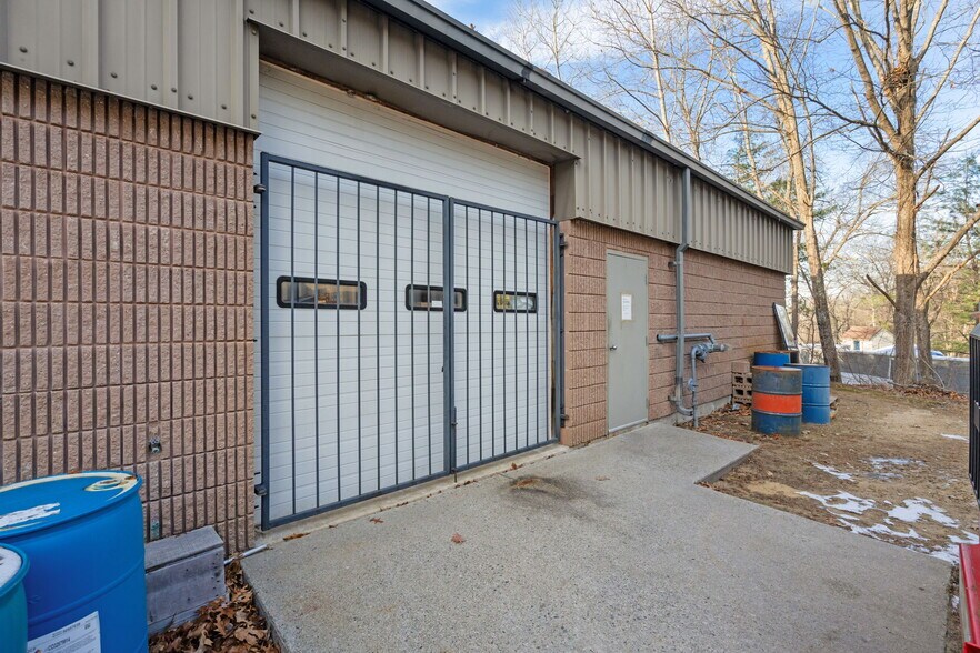More Photos Of 445 Newburyport Tpke, Rowley Manufacturing For Sale