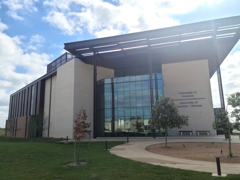 More Photos Of 1227 Grand West Blvd, Katy Storefront For Sale