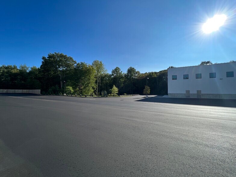 More Photos Of 17 Enterprise Dr, Monroe Manufacturing For Lease