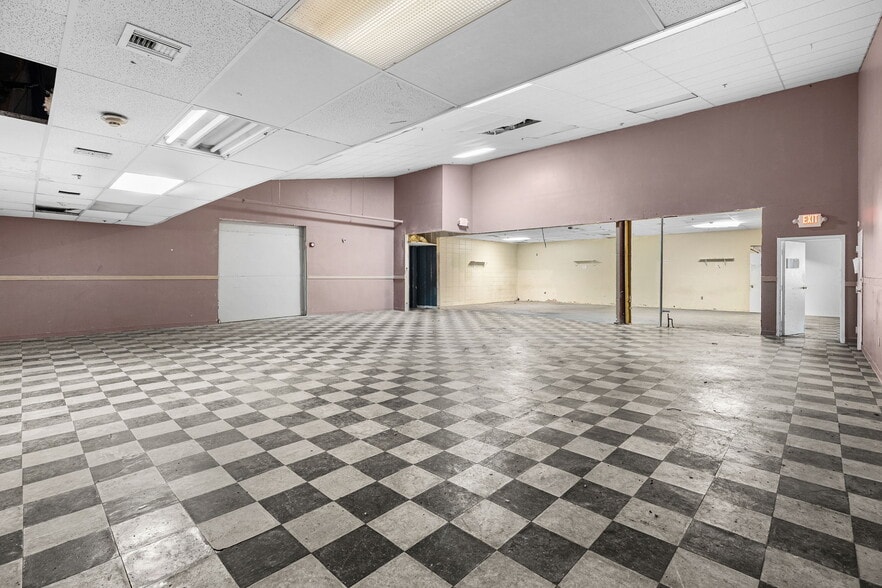 More Photos Of 2120 Collier Ave, Fort Myers Unknown For Lease