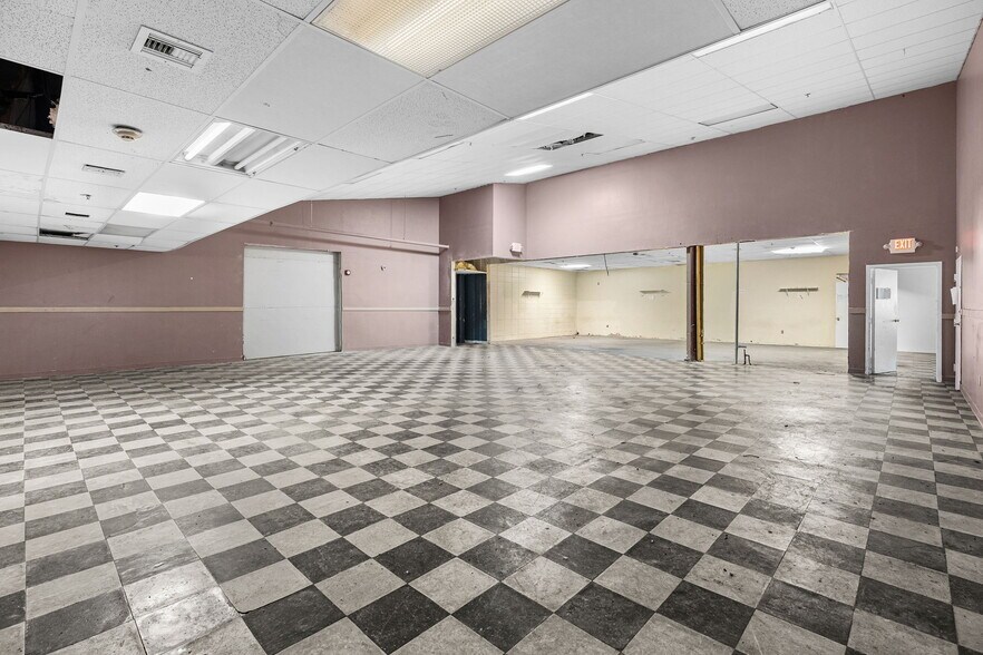 More Photos Of 2120 Collier Ave, Fort Myers Unknown For Lease