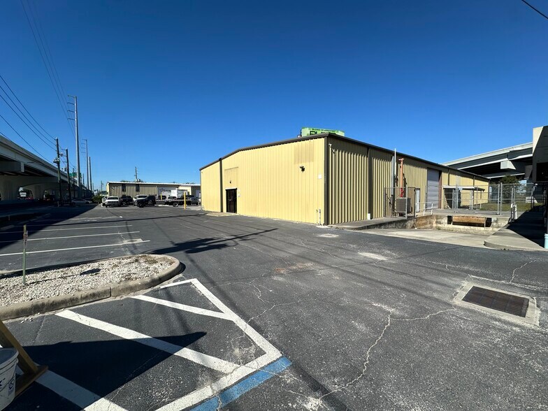 More Photos Of 4151 118th Ave N, Clearwater Warehouse For Lease