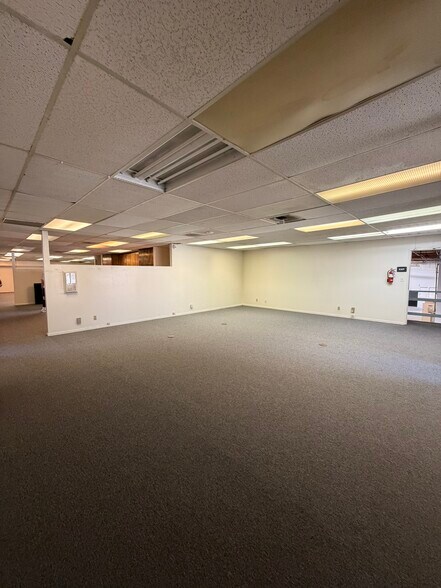 More Photos Of 7931 Deering Ave, Canoga Park Service For Sale