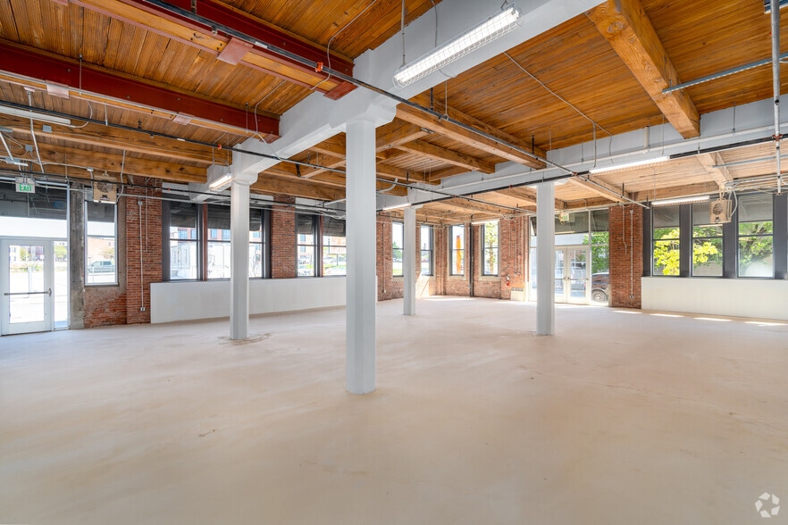 More Photos Of 180 W Ostend St, Baltimore Office For Lease