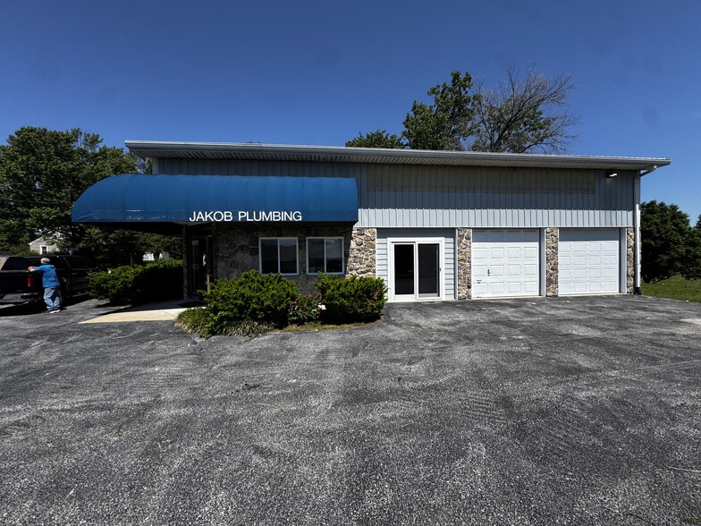 Primary Photo Of 118 Diekamp Ln, Saint Charles Service For Lease