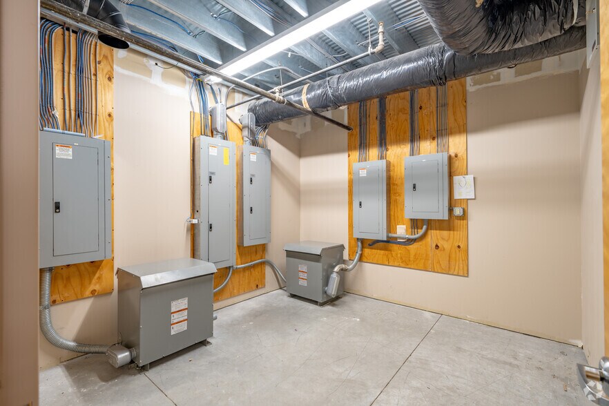 More Photos Of 20 Parker Ln, Perry Office For Sale