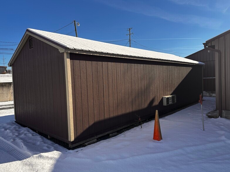 More Photos Of 522A S Main St, Broadway Flex For Sale