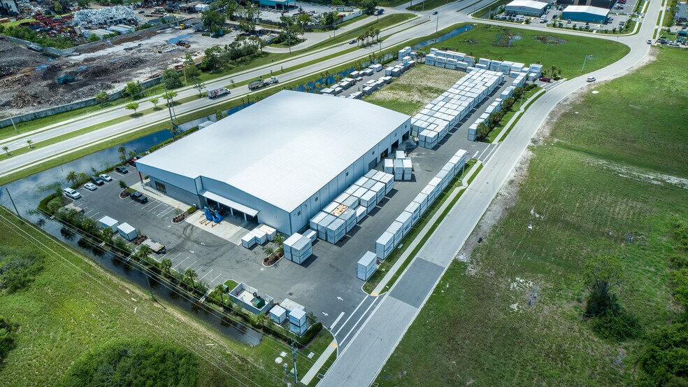 More Photos Of 3661 Ironbridge Blvd, Fort Myers Distribution For Lease