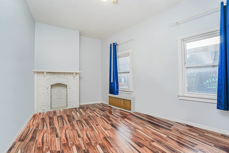 More Photos Of 587 Bay St, Staten Island Storefront Retail Residential For Sale