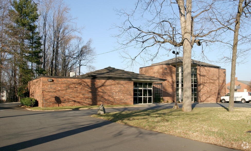 More Photos Of 635 Coliseum Dr, Winston-Salem Bank For Lease