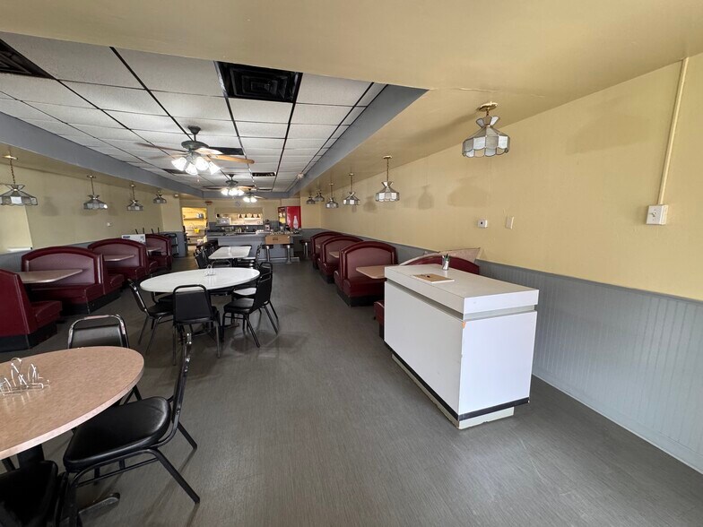More Photos Of 118 S Lafayette St, Macomb Storefront Retail Residential For Sale