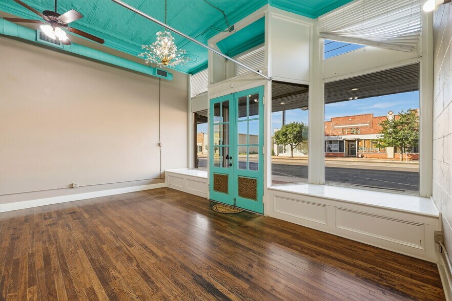 More Photos Of 318 N Chadbourne St, San Angelo Storefront For Sale