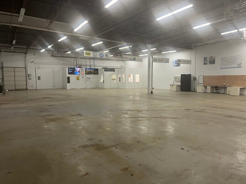 More Photos Of 1355 Wilhelm Rd, Mundelein Warehouse For Lease