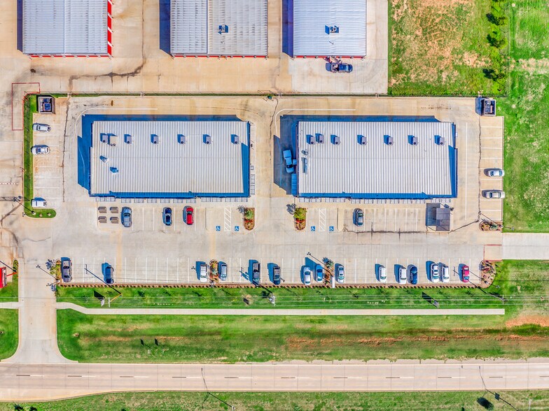 More Photos Of 825 E Main St, Yukon Unknown For Lease