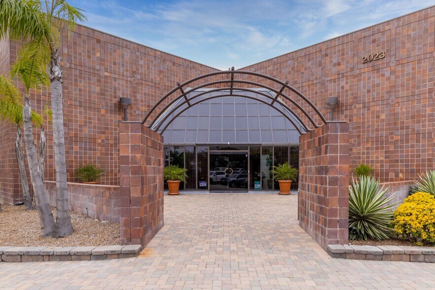 More Photos Of 2023 W Vista Way, Vista Medical For Lease