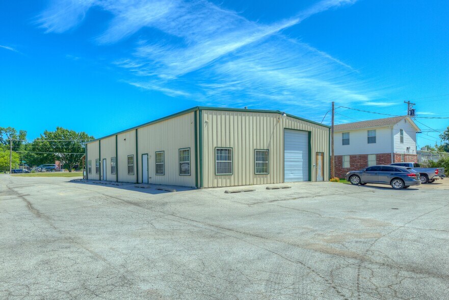 More Photos Of 862 W Taft Ave, Sapulpa Freestanding For Sale