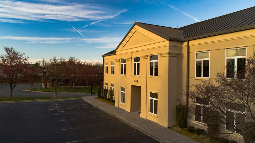 More Photos Of 249 Williamson Rd, Mooresville Medical For Lease
